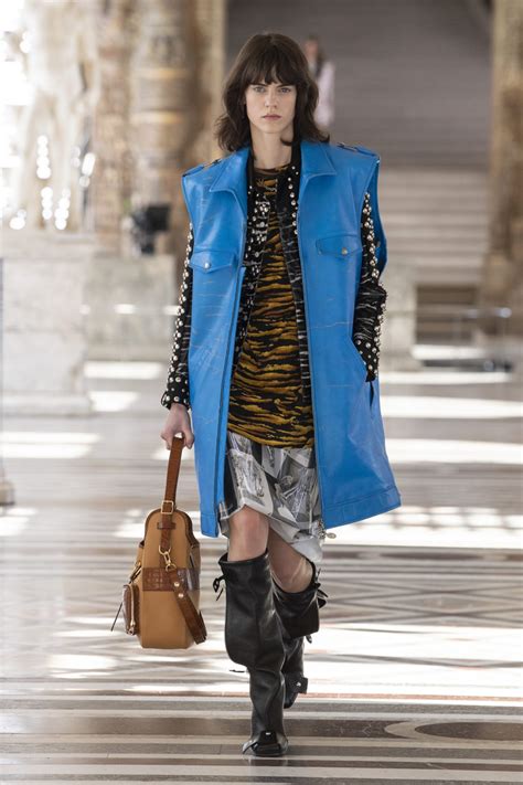 louis vuitton fall winter 2021-2022|louis vuitton women's show.